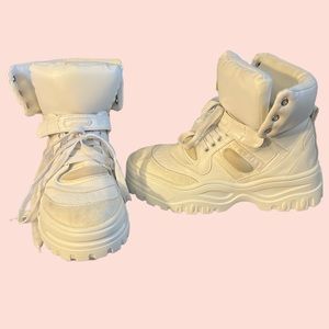 Cape Robbin white chunky shoes with Velcro and lace up 7m 9w